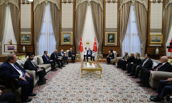 Türkiye Cumhuriyeti Cumhurbaşkanı Erdoğan: Filistin Halkının Yanındayız