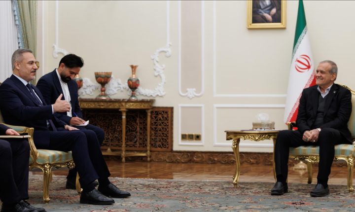 Türkiye Cumhuriyeti Dışişleri Bakanı Fidan, İran Cumhurbaşkanı Pezeşkiyan tarafından kabul edildi
