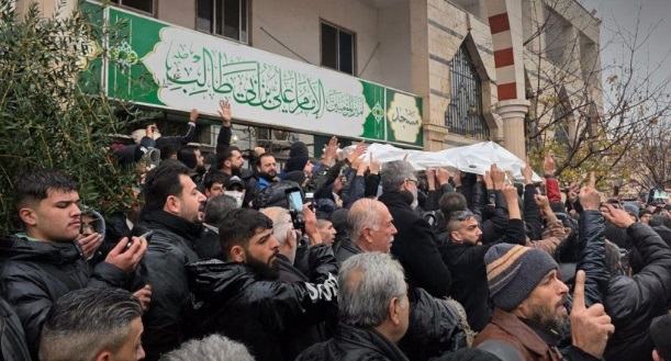 Humus’ta Camiiye Düzenlenen Terör Saldırısı: 8 Ölü, Cenaze Töreni Yapıldı