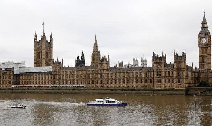 İngiltere, Suriye’ye yatırım yapmak isteyen şirket ve bankalar için kurallar kılavuzu yayımladı