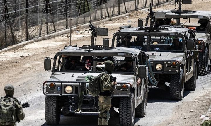 İsrail askerleri, Suriye’de bir köye baskın düzenleyerek sivillere ateş açtı