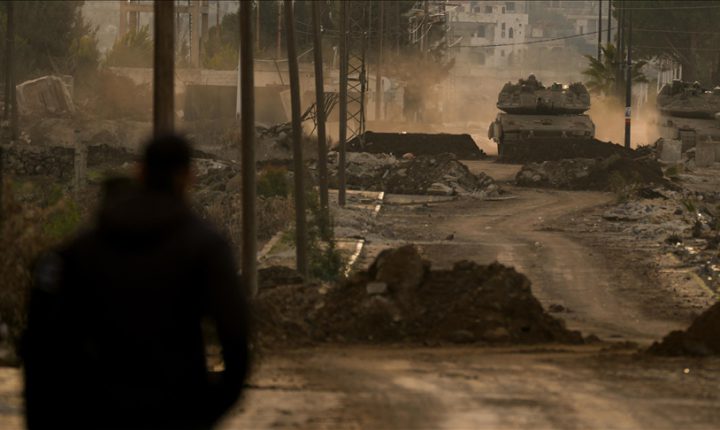 İsrail ordusu, Suriye’nin Dera ve Kuneytra kırsalına topçu saldırısı düzenledi