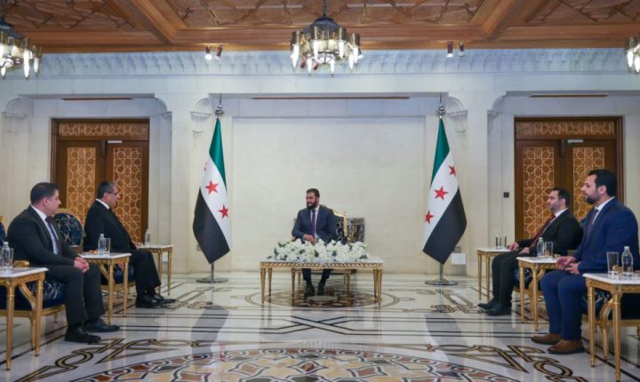 Suriye Cumhurbaşkanı Ahmed Şara, Katar, BAE ve Lübnan büyükelçilerini kabul etti.