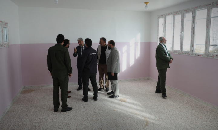 Suriye Eğitim Bakanlığı, Şam Kırsalı’nda 15 Okulu Yeniden Hizmete Açtı