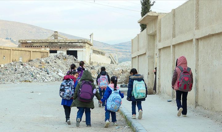 Suriye Eğitim Bakanı: Savaş nedeni ile 2,4 milyon çocuk eğitimden mahrum kaldı