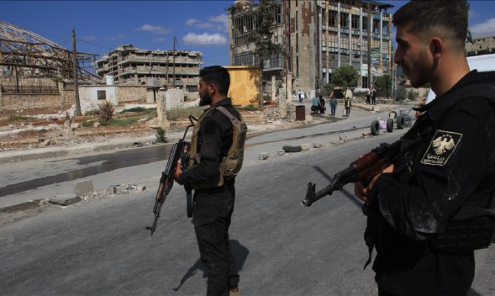 Suriye’de güvenlik güçlerine düzenlenen silahlı saldırıda 4 görevli yaralandı