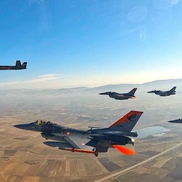 Dünyada İlk Kez İnsansız Bir Savaş Uçağı; KIZILELMA, Hedefteki Bir Uçağı Hava-Hava Füzesiyle Vurdu