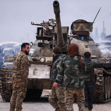 Suriye ordusu, Deyr Hafir’in kontrolünü ele alırken YPG/SDG Meskene’den çekilmeye devam ediyor