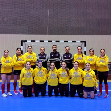 🏑 Salon Hokeyi Kadın Milli Takımımız, Portekiz’de düzenlenen Avrupa Salon Hokeyi Şampiyonası II 2026’da 2’de 2 yaptı.