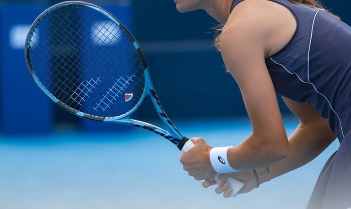 Milli tenisçi Zeynep Sönmez, WTA 500 düzeyindeki Uluslararası Brisbane Tenis Turnuvası’nın ilk tur maçında Victoria Jimenez Kasintseva’yı 2-1 yendi.