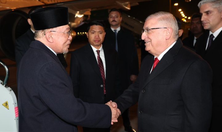 Bakan Güler, Malezya Başbakanı Enver İbrahim’i Karşıladı