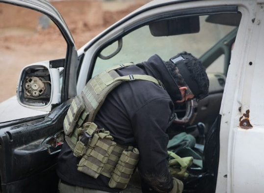 Deyr Hafir’de patlayıcı yüklü araç etkisiz hale getirildi