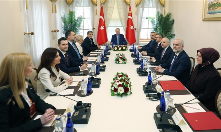 Türkiye Cumhuriyeti Cumhurbaşkanı Erdoğan, Balkan Barış Platformu Temsilcilerini Kabul Etti