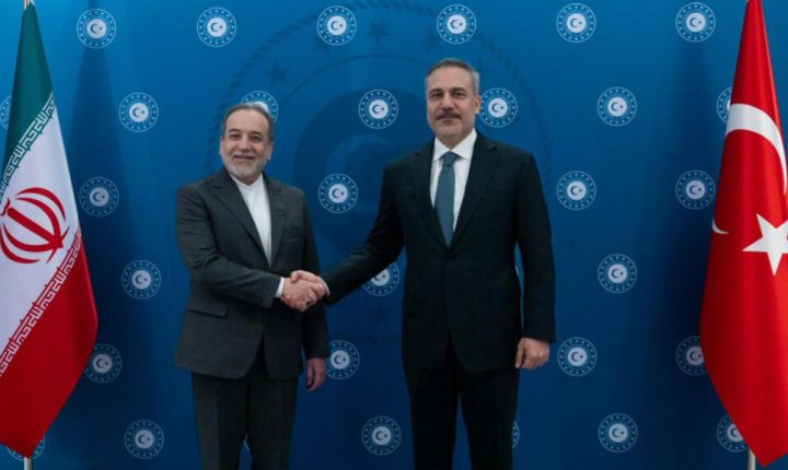 Bakan Fidan, İranlı mevkidaşı Arakçi ile görüştü