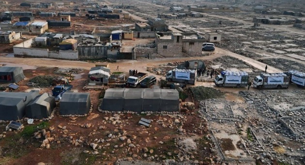 İdlib’deki Kamplara Kış Desteği: Bin Ton Odun Dağıtıldı