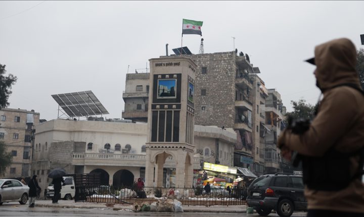 Suriye’de YPG işgalindeki Aynularab ilçesinde açılan insani koridordan sivillerin geçişi başladı