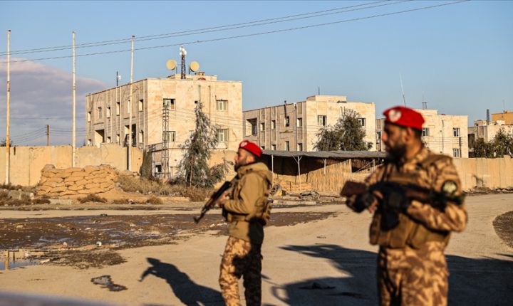 Suriye İçişleri Bakanlığı: Rakka’daki Aktan Hapishanesi Teslim Alındı