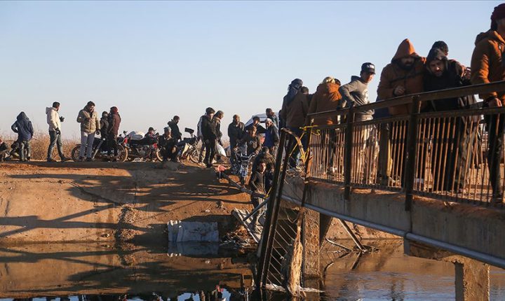 Suriye’de terör örgütü YPG/SDG’nin engellediği sivillerin Deyr Hafir’den kaçışı sürüyor