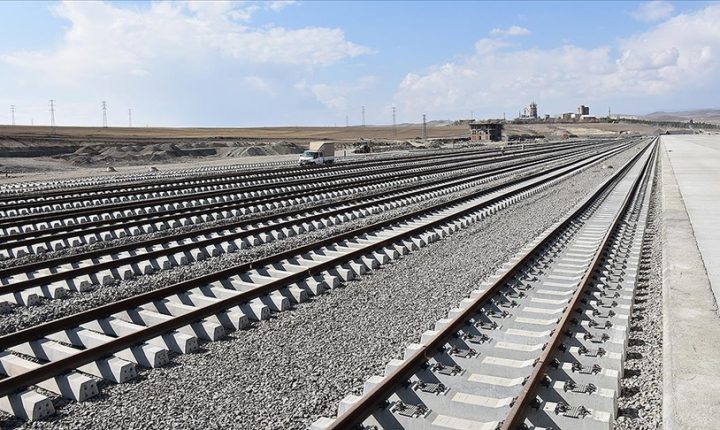 Türkiye Cumhuriyeti demir ağlarla örülüyor