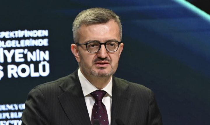 Burhanettin Duran: Suriyeli kardeşlerimizin haklı mücadelesinin yanında olacağız       