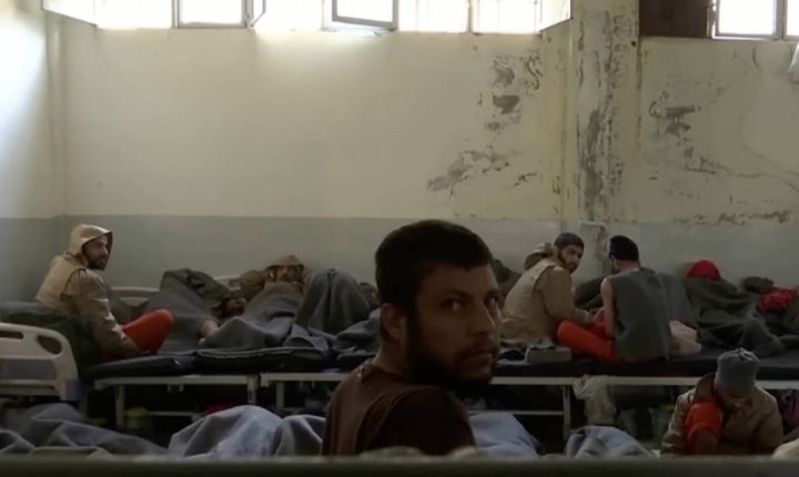 Irak, Suriye’den Nakledilen 1300 DEAŞ Tutuklusuyla İlgili Soruşturma Başlattı