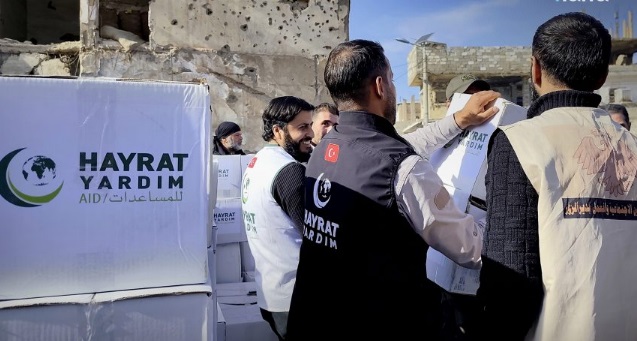Deyrizor’da 900 Aileye Gıda ve Temizlik Yardımı Dağıtıldı