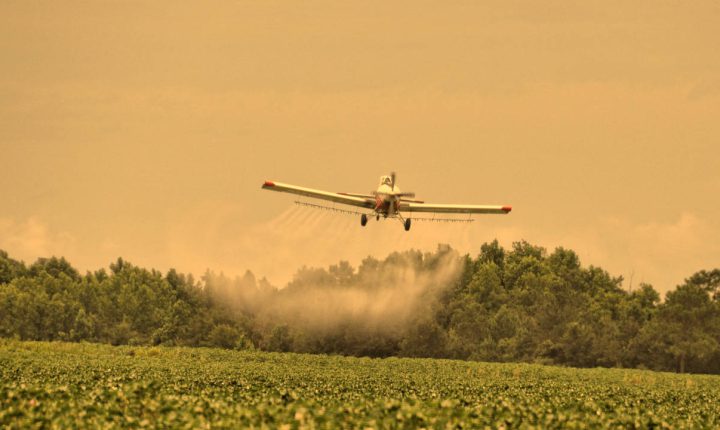 İsrail Suriye’nin ardından Lübnan’daki arazilere de kimyasal madde püskürtüyor