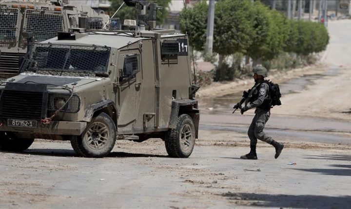 İsrail ordusu, Suriye’nin güneyinde sınırı ihlal ederek geçici kontrol noktası kurdu