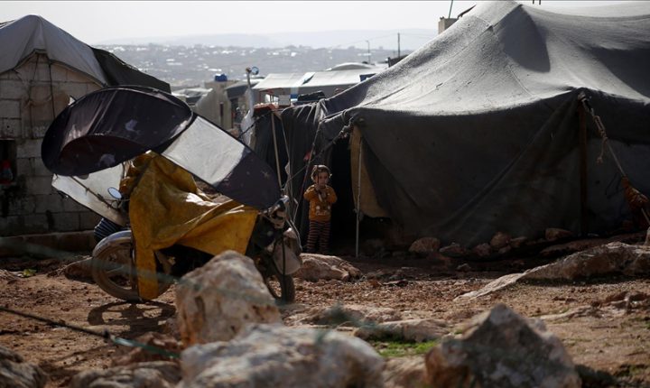 Suriye’nin kuzeybatısındaki kamplarda yaşayanlar ramazan ayına zor şartlarda giriyor