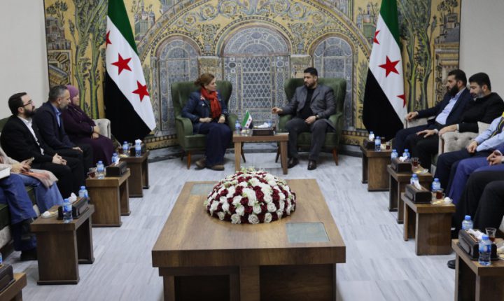 Suriye Sosyal İşler ve Çalışma Bakanı Hind Kabavat, İdlib’de Kamp Koşullarını İnceledi