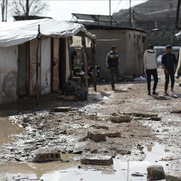 İdlib’de şiddetli yağış: 6 kamptan 173 aile tahliye edildi