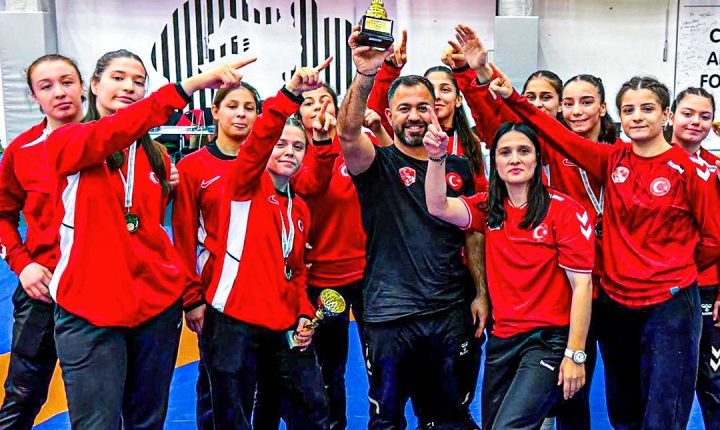 🇹🇷🤼‍♀️ 20 Yaş Altı Kadın Güreş Milli Takımımız, Macaristan’da düzenlenen Imre Baracsi Memorial Uluslararası Turnuvası’nda şampiyon oldu.