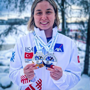 🏊‍♂️ Ultra maraton yüzücüsü Bengisu Avcı, Finlandiya’da düzenlenen 2026 Dünya Kış Yüzme Şampiyonasında 200 metre kurbağalamada 3,07,83’lük dereceyle 30-39 yaş arasında dünya rekoru kırdı.