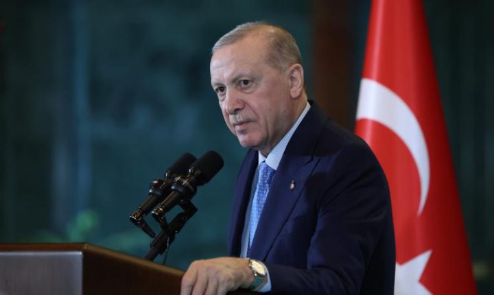Türkiye Cumhuriyeti Cumhurbaşkanı Erdoğan: Her cephede hakikat savaşı veriyoruz