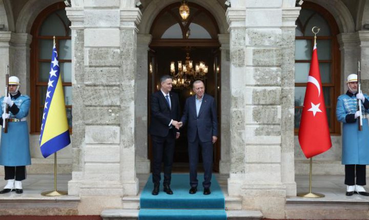 Türkiye Cumhuriyeti Cumhurbaşkanı Erdoğan Bosna Hersek Devlet Başkanlığı Konseyi Başkanı Becirovic ile görüştü