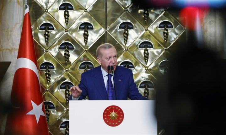 Türkiye Cumhuriyeti Cumhurbaşkanı Erdoğan: “86 milyonun kılına zarar gelmemesi için dikkatli olacağız”