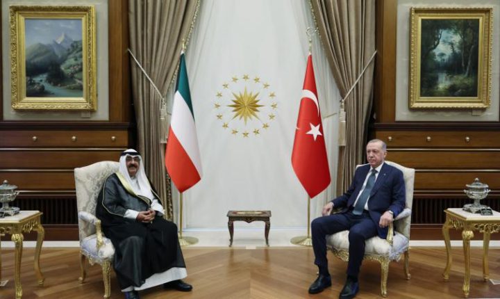 Türkiye Cumhuriyeti Cumhurbaşkanı Erdoğan Kuveyt Emiri ile görüştü