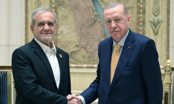 Türkiye Cumhuriyeti Cumhurbaşkanı Erdoğan İran Cumhurbaşkanı Pezeşkiyan ile görüştü