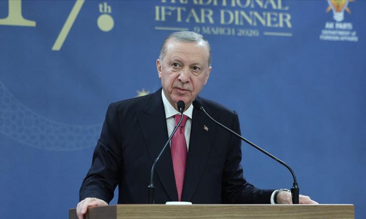 Türkiye Cumhuriyeti Cumhurbaşkanı Erdoğan: Savaşın bölgemizde daha fazla yayılmadan sona erdirilmesi gerektiğinin altını tekrar çiziyorum