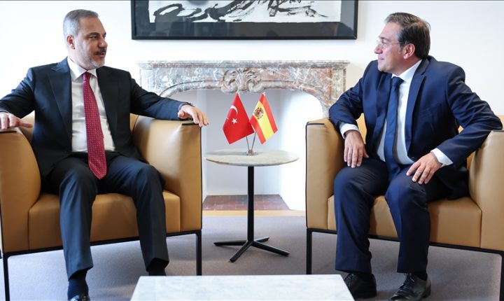 Hakan Fidan, İspanyol Mevkidaşı Albares ile Telefonda Görüştü