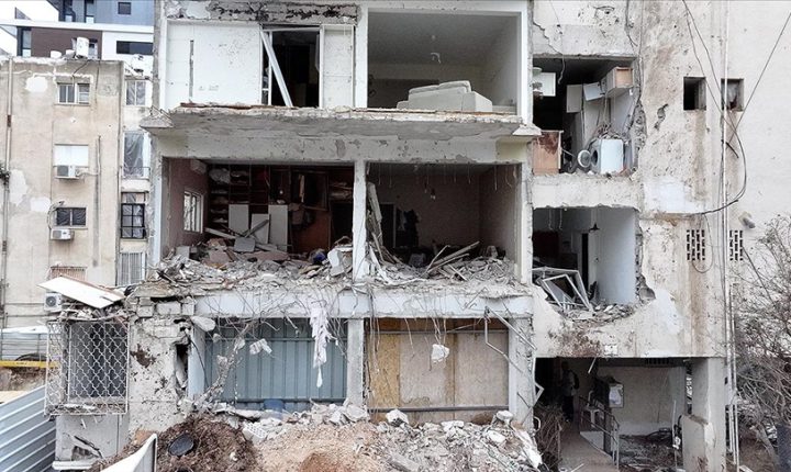 İran Füzeleri Tel Aviv’de Hava Savunmasını Alarm Verdi”