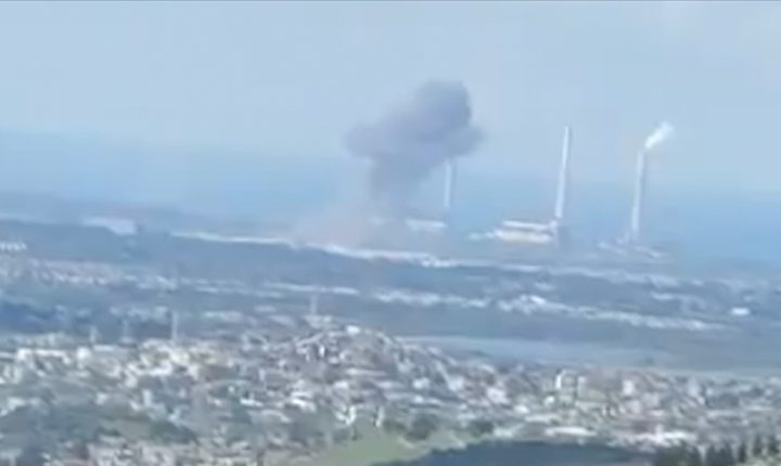 İran misillemesinin ardından İsrail’in Rabin Elektrik Santrali çevresinden dumanlar yükseldi