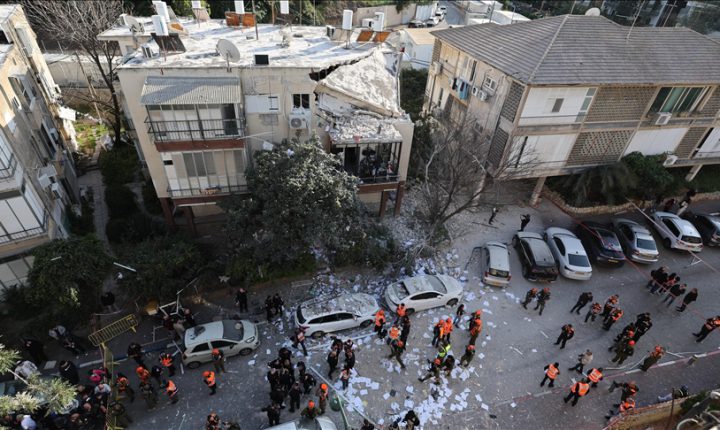 İran’ın misillemesinin ardından Tel Aviv başta olmak üzere İsrail’in birçok bölgesinde sirenler çaldı