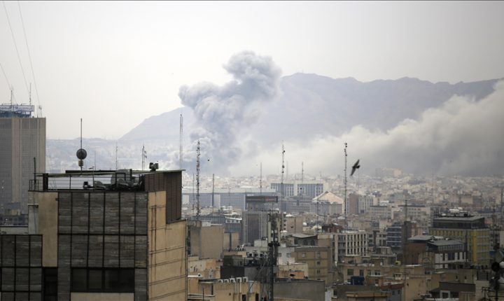 İran’ın başkenti Tahran ile İsfahan ve Zencan kentlerinde patlama sesleri duyuldu