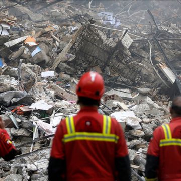 İsrail, İran’ın 3 bölgesine hava saldırılarında askeri altyapı ve tesisleri hedef aldığını iddia etti