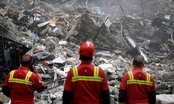 İsrail, İran’ın 3 bölgesine hava saldırılarında askeri altyapı ve tesisleri hedef aldığını iddia etti
