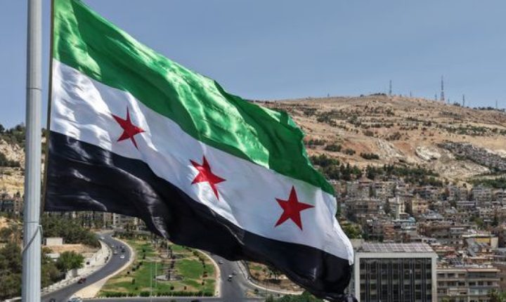 Suriye’de askeri üsse füze saldırısı