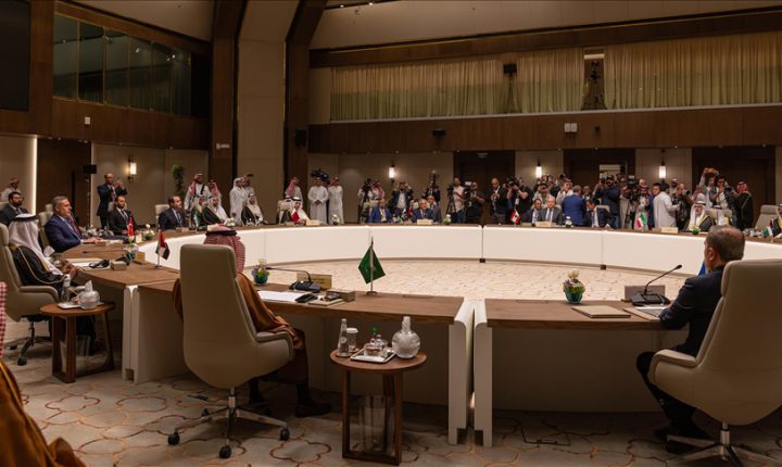 Suudi Arabistan’daki toplantıda İran’ın bölge ülkelerine saldırılarının durması istendi