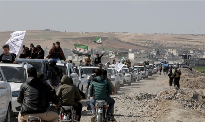 Suriye’nin Şuyuk beldesi sakinleri mutabakat sonrası köylerine dönmenin mutluluğunu yaşıyor