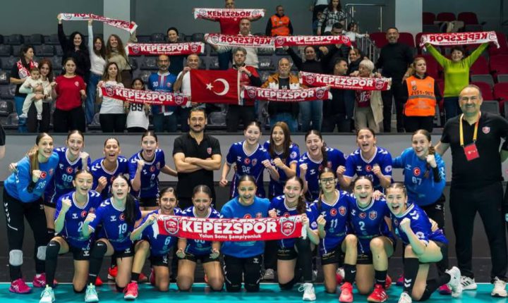 🇹🇷🏐 Kepez Belediyespor, Türkiye’nin ilk kez temsil edildiği ve Federasyonumuzun ev sahipliği yaptığı EHF Kulüplü Gençler Turnuvası’nda (EHF Youth Club Trophy) Fransa ekibi Metz Handball’ı 32-23 mağlup etti.👏